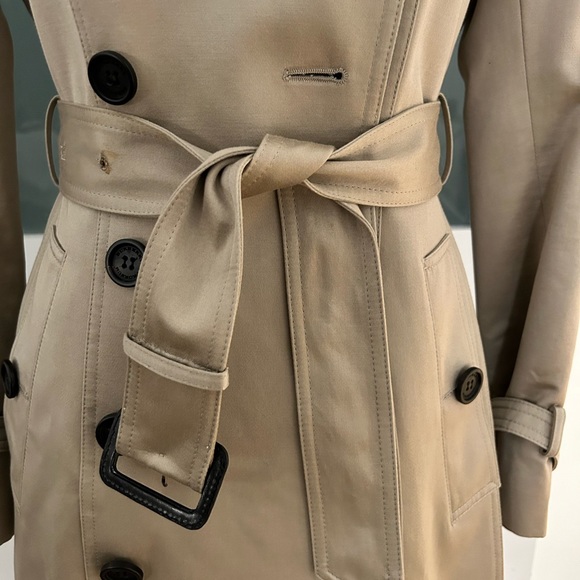Authentic Burberry Chelsea Mid Length Trench - Picture 5 of 16